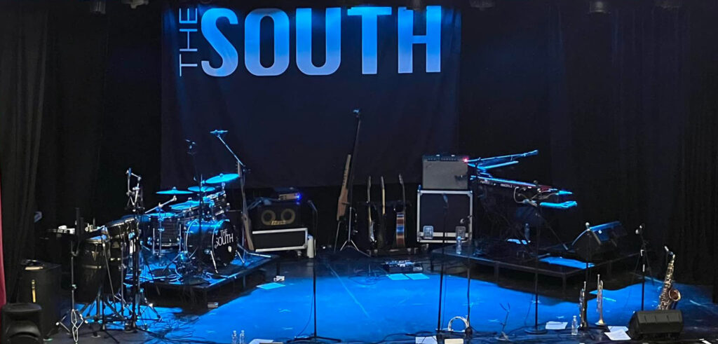 The South (Beautiful) live on stage